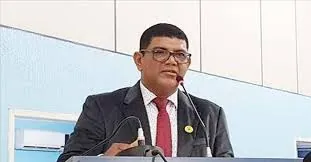 LADRÃO DE GALINHA - Ex-prefeito de Candeias do Jamari é condenado por peculato em Rondônia 
